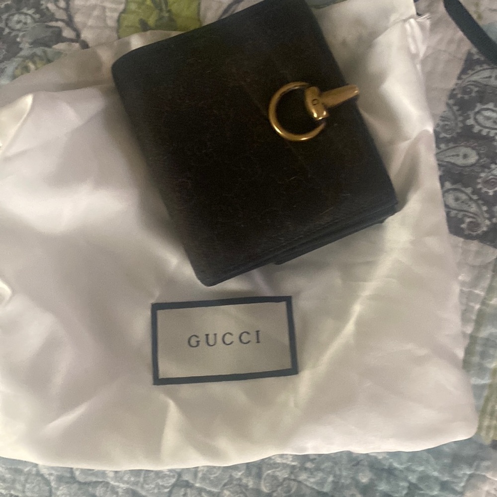 Gucci wallet- Authentic 100%